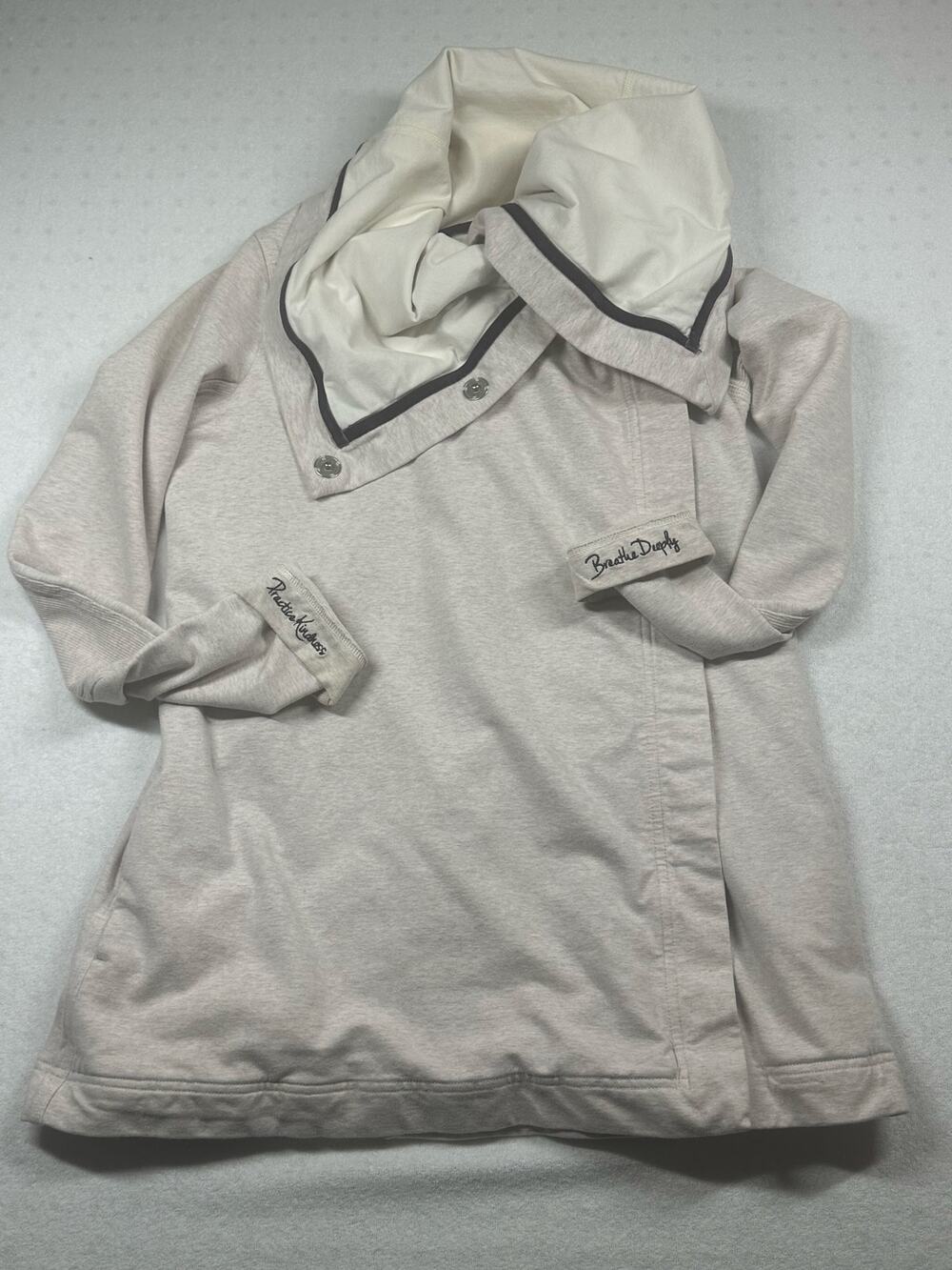 Lululemon Women’s Savasana Wrap Size 6 Oatmeal Purple Ombre Snap Neck